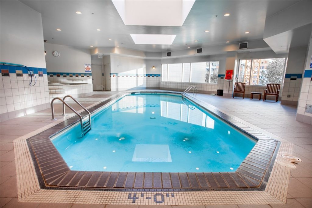 2100-1st-Ave-unit-1601-pool