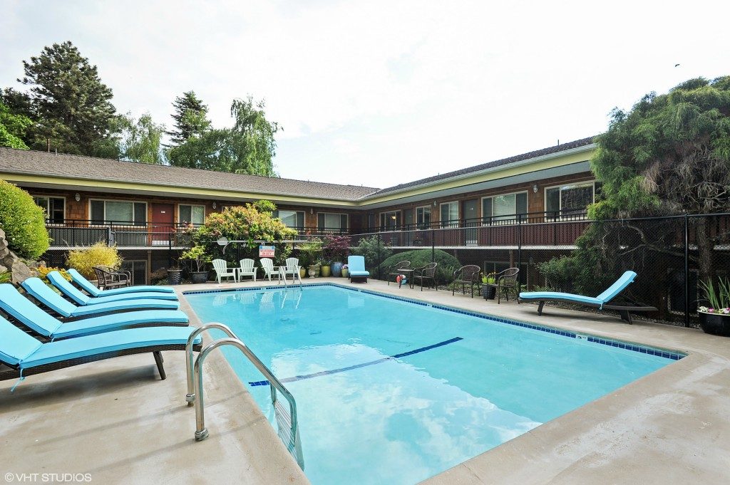 Live Fremont Pool