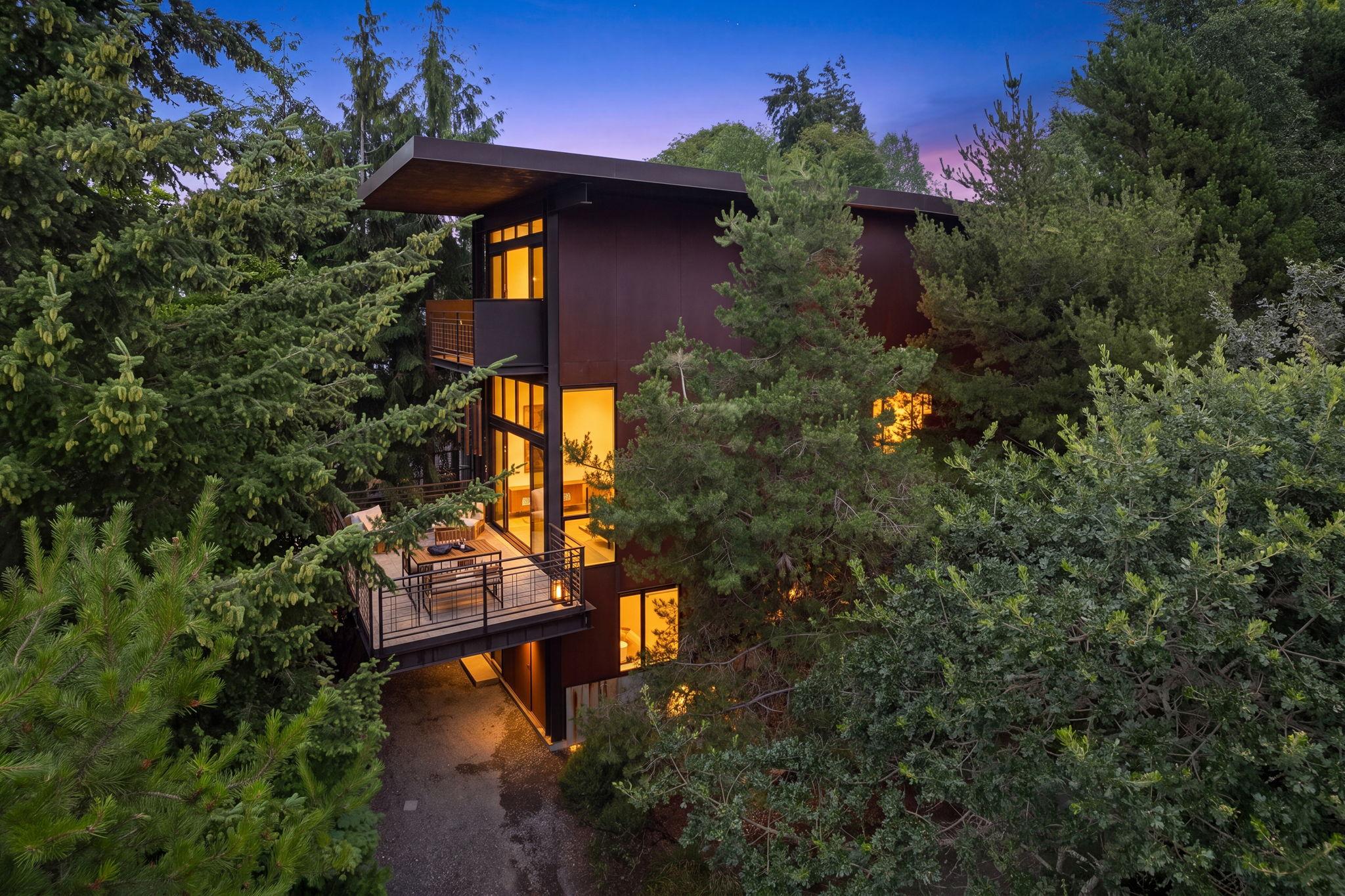 An Urban Living Listing: Hammer House